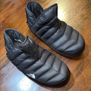 WOMEN’S THERMOBALL™ TRACTION BOOTIES🖤